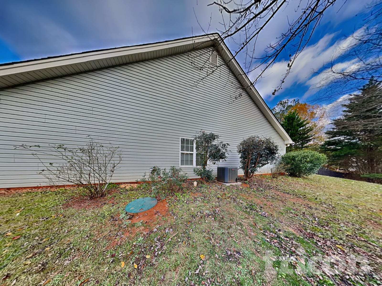 Building Photo - 621 Savannah Dr