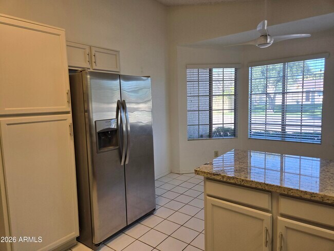 Building Photo - 3033 E Siesta Ln