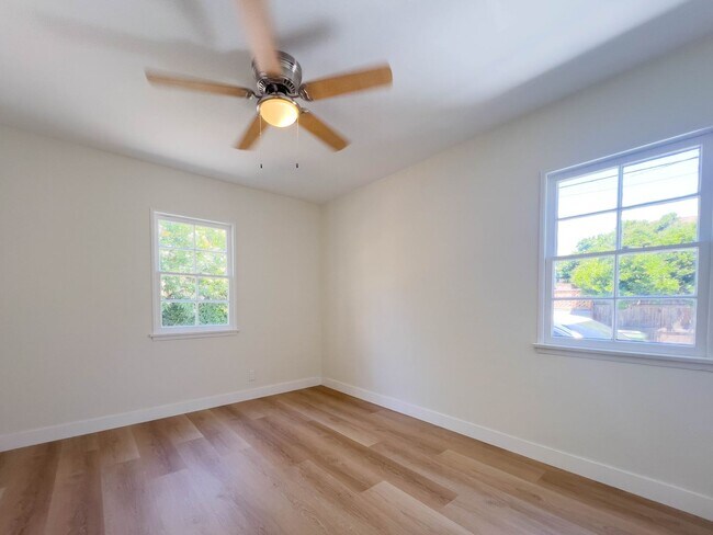 Building Photo - 4286 Tujunga Ave