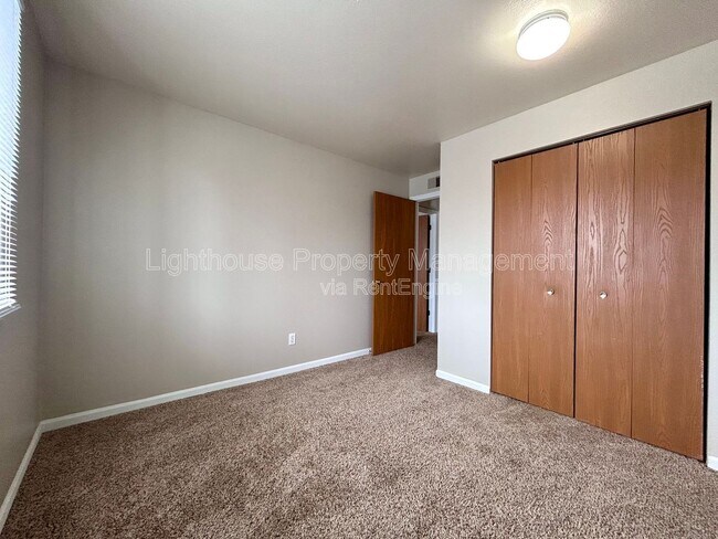 Building Photo - 585 W Randall St