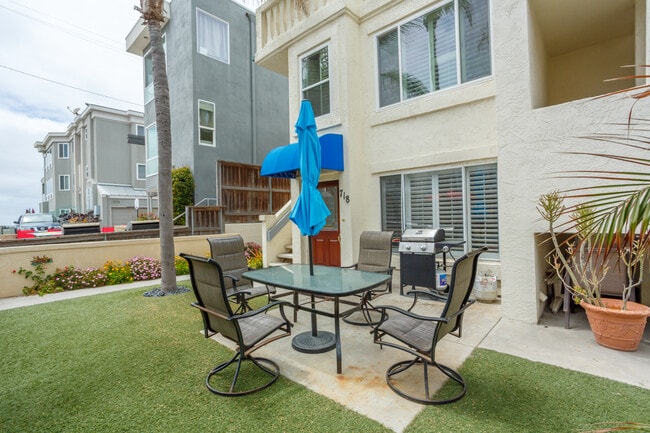 Building Photo - 718 Ensenada Ct