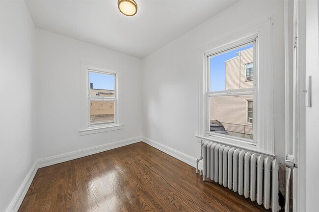 Building Photo - 1307 10th St