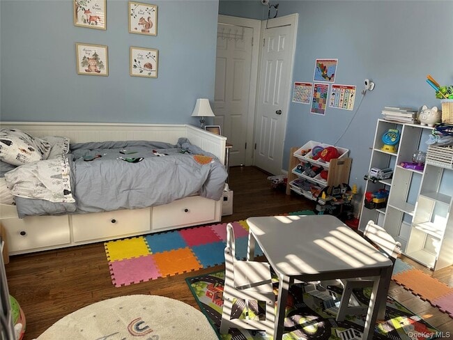 Building Photo - 312 Main St