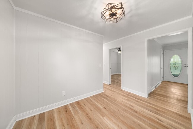 Building Photo - Pet Friendly 3/1 House, Fenced Yard, Deck, Fire Pit & Basement
