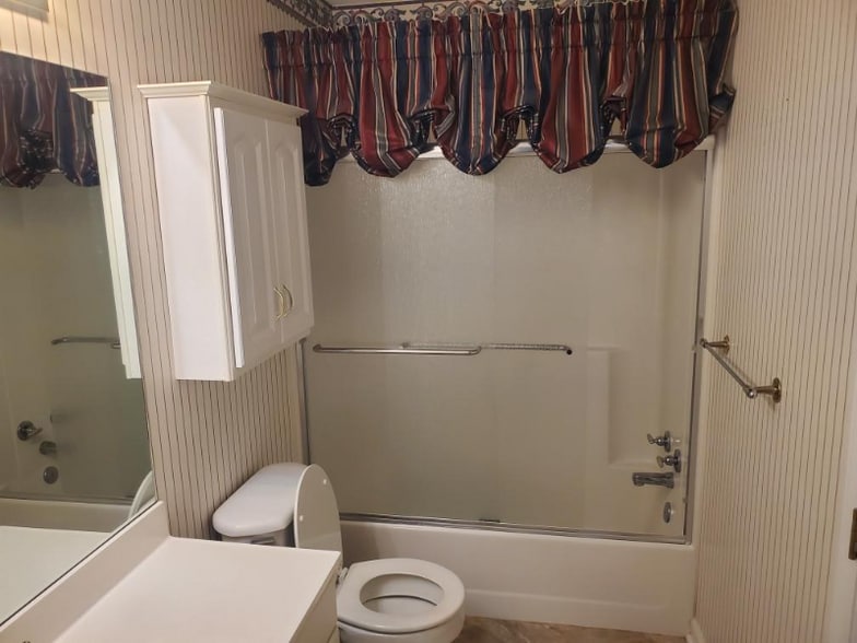 Building Photo - 205 Village Walk E