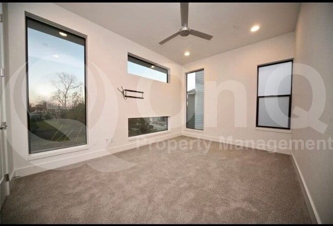 Building Photo - 4417 Munger Ave