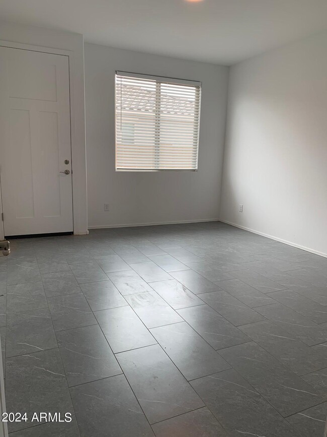 Building Photo - 345 E Caribbean Dr