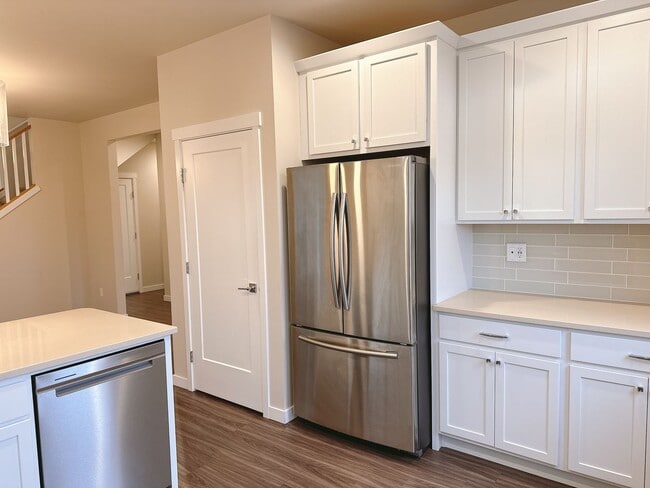 Building Photo - Lease Takeover on a 3bdrm/2.5 bath cottage...