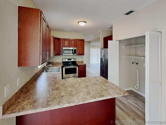 Building Photo - 8041 Buttonwood Cir