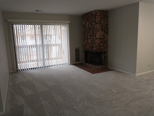 Building Photo - 905 Surrey Dr