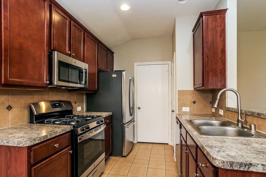 Building Photo - 801 Lovebug Ln