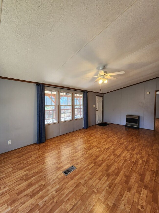 Building Photo - 285 Avena Rd