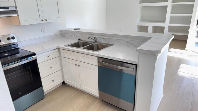 Building Photo - 7350 Westpointe Blvd