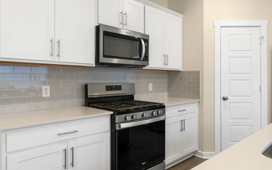 Kitchen - 220 Fairfax Ave