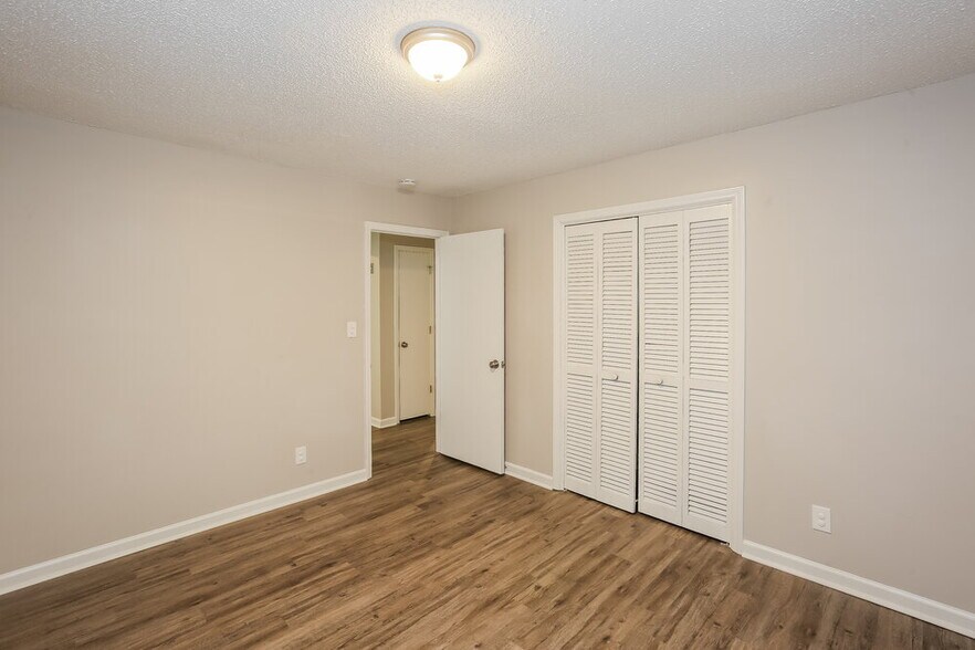 Building Photo - 431 Hillcrest Dr