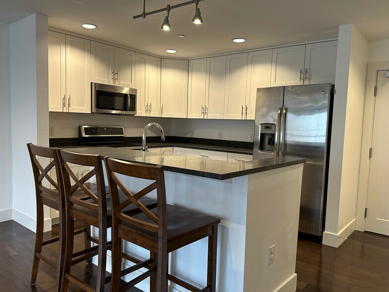 Building Photo - 25 High St