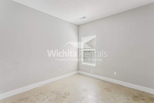 Building Photo - Newer 3 bedroom 2 bath duplex - ***$500 off the first month's rent***