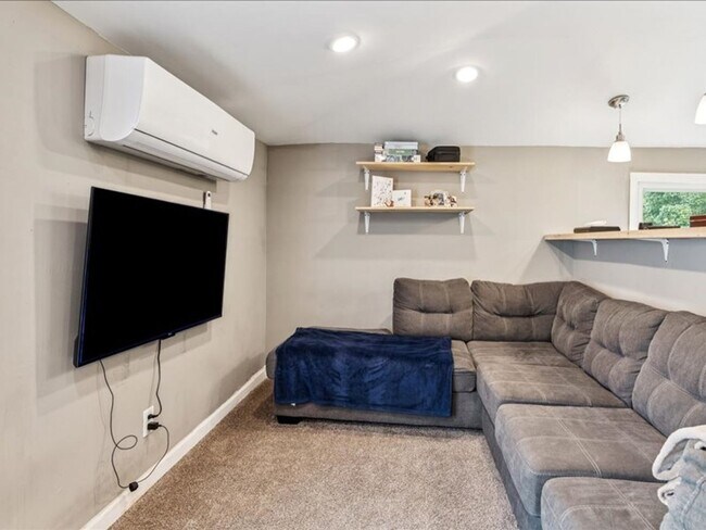 Building Photo - Mathew-1915(BS)