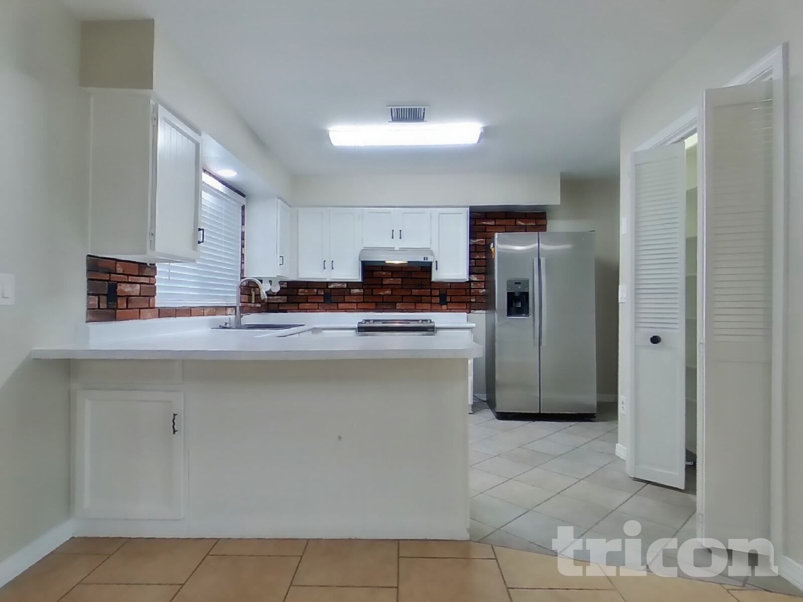 Building Photo - 2108 W Hermosa Dr