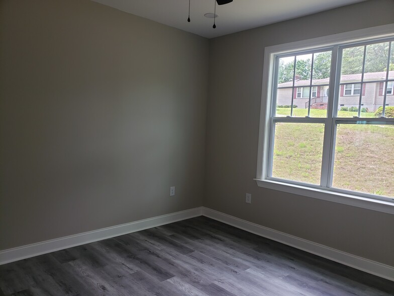 Building Photo - 218 Forest Dr