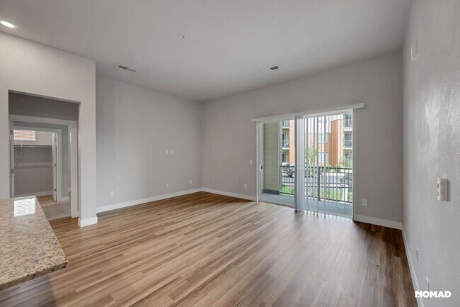 Building Photo - Charming 2BR-2BA Condo in Aurora Town Center