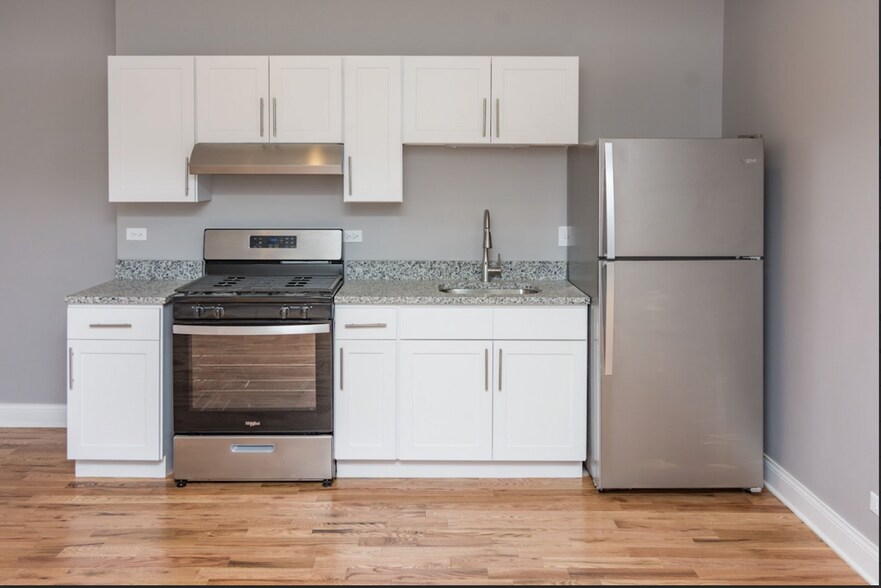 Building Photo - 735 W Garfield Blvd