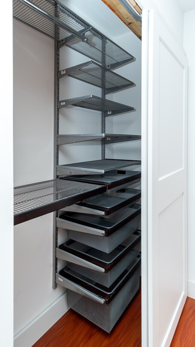 Master Elpha Closet - 6701 N Kendall Dr