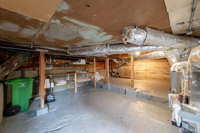 Building Photo - 18 Orben Pl