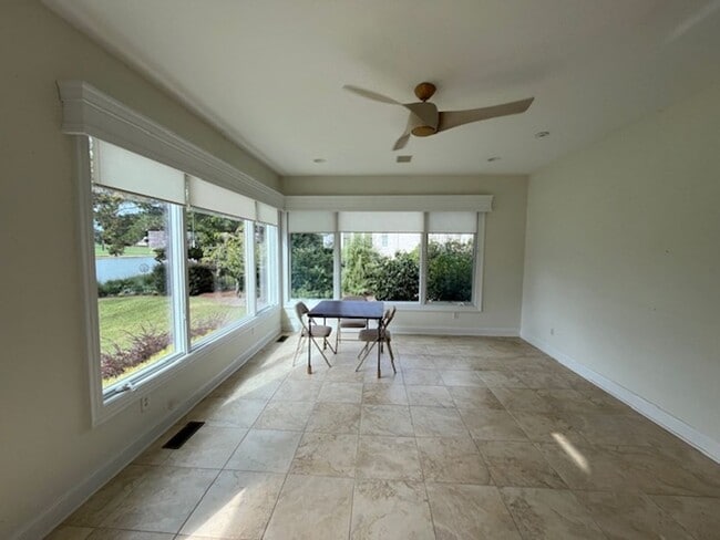 Building Photo - Welcome to Elegant Living in the Charming Porters Neck Plantation Community!