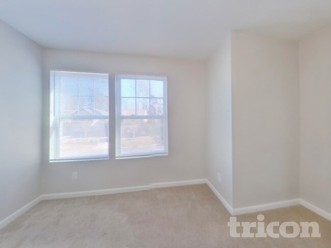 Building Photo - 1069 Joselynn Drive