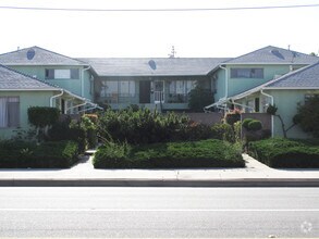 Building Photo - 15610 S Normandie Ave