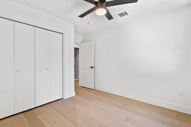 Building Photo - 1520 Villanova Dr