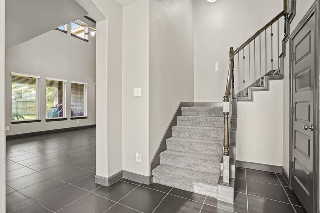 Building Photo - 14105 N Lake Branch Ln