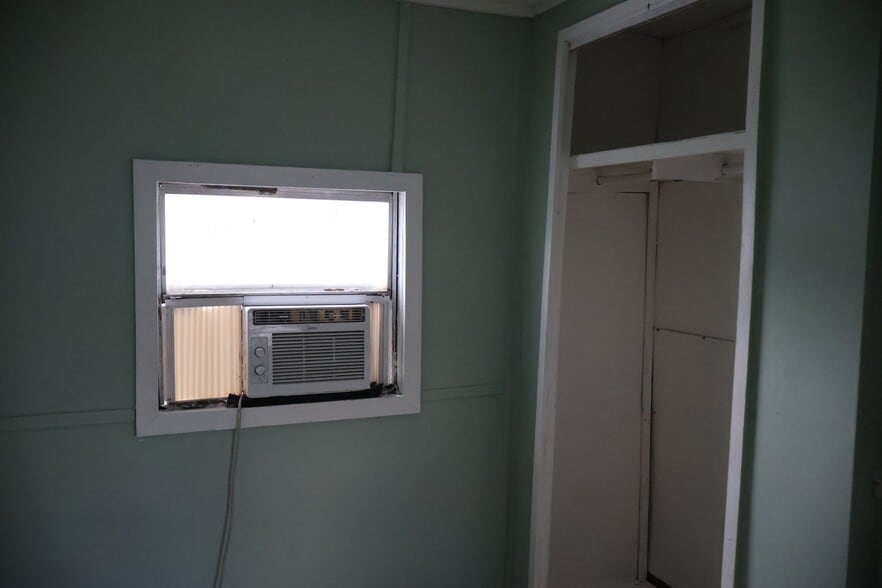 Building Photo - 195 Jonna St