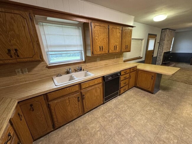 Building Photo - 5124 Dogwood Rd