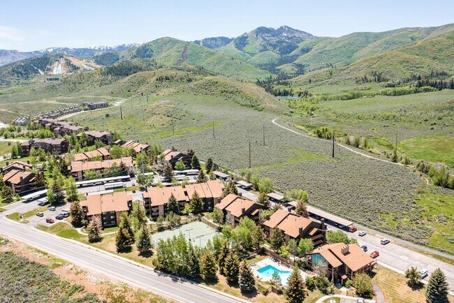 Building Photo - 2 Bed | 2 Bath Condo in Powderwood