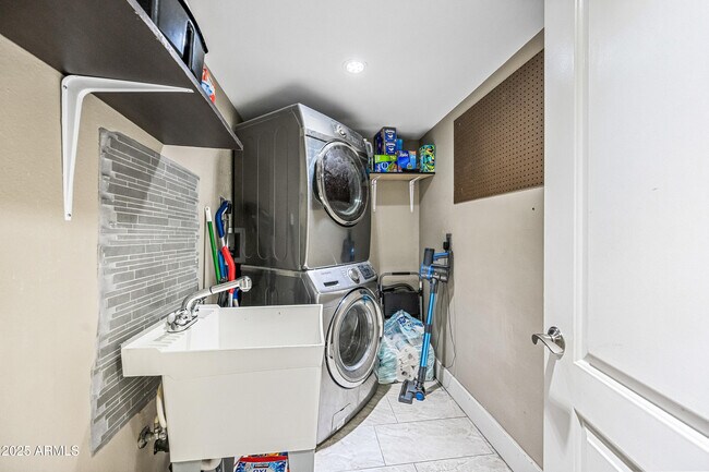 Building Photo - 7940 E Camelback Rd