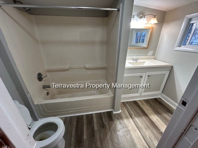 Building Photo - Renovated 3 Bed with parking! Eligible for $500 Security Deposit.