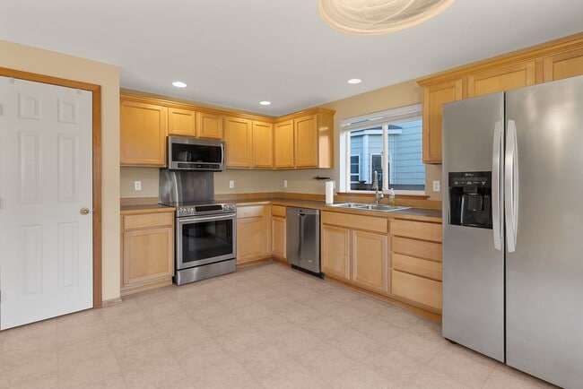Building Photo - Beautiful 4 bedroom 2.5 bath in Maple Valley