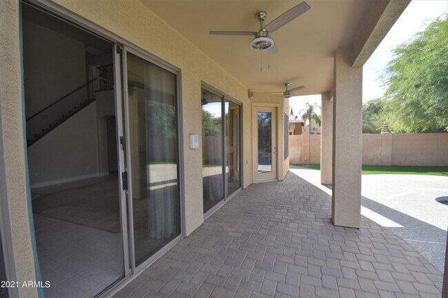 Building Photo - 768 E Irma Ln