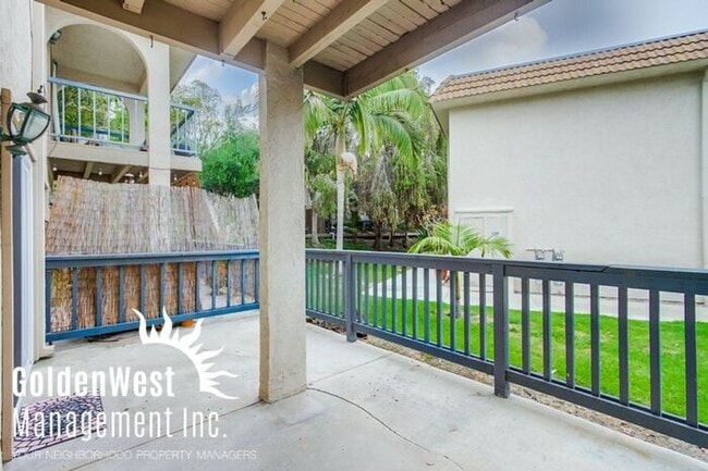 Building Photo - Stunning Two-Story 2Bdm 2.5Ba Townhome in ...