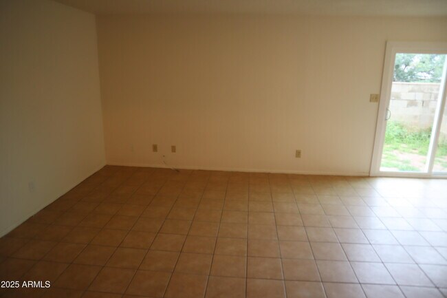 Building Photo - 4241 Plaza Oro Loma