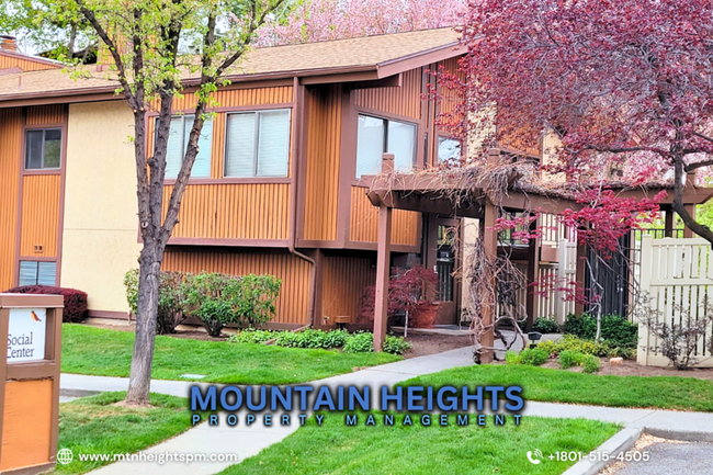 Building Photo - 6841 Countrywoods Cir