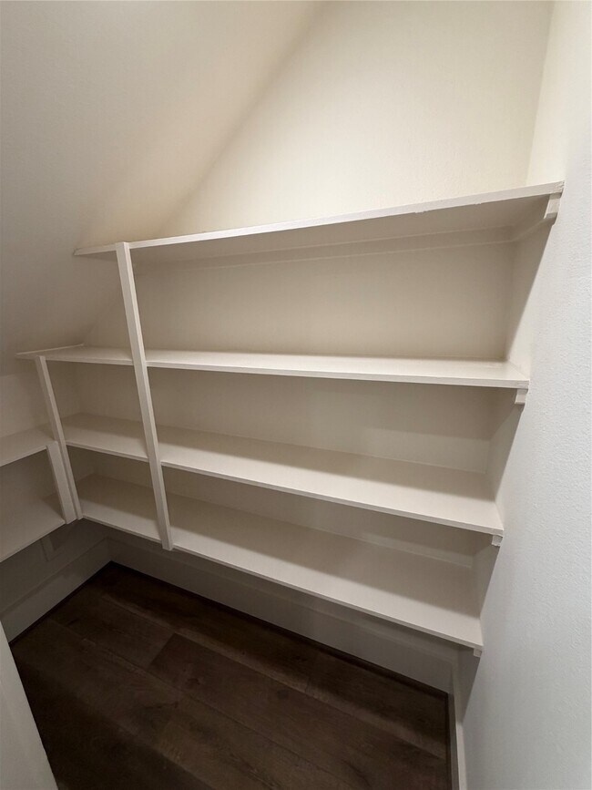 Building Photo - 879 Rachel St