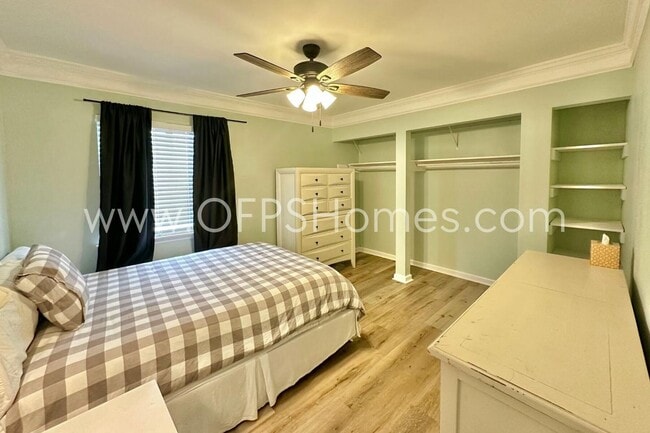 Building Photo - Available June