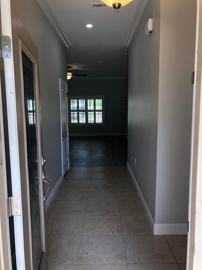 Building Photo - 561 Brian Cir