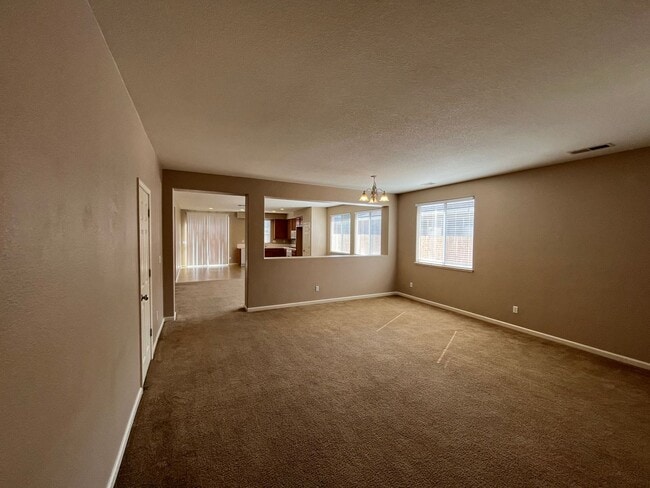 Building Photo - 3 bedroom 2 bath home in Yuba City