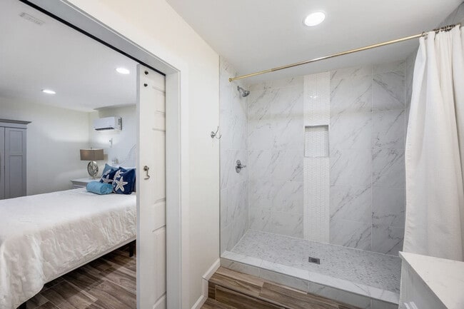 Building Photo - 4496 Luke Ave