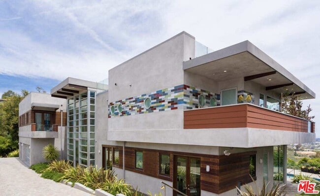 Building Photo - 770 Paseo Miramar
