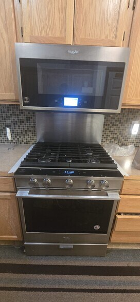 Gas Stove - 15408 14th Ave W